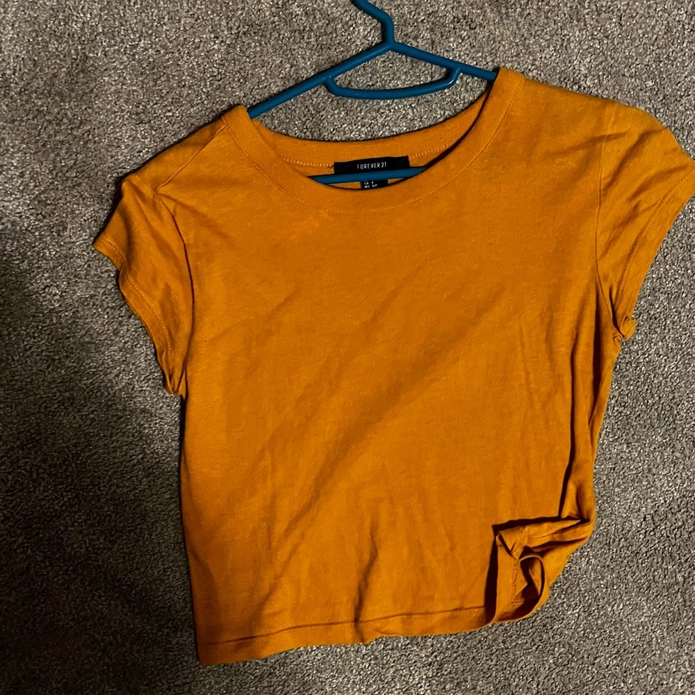 Mustard yellow cropped tee